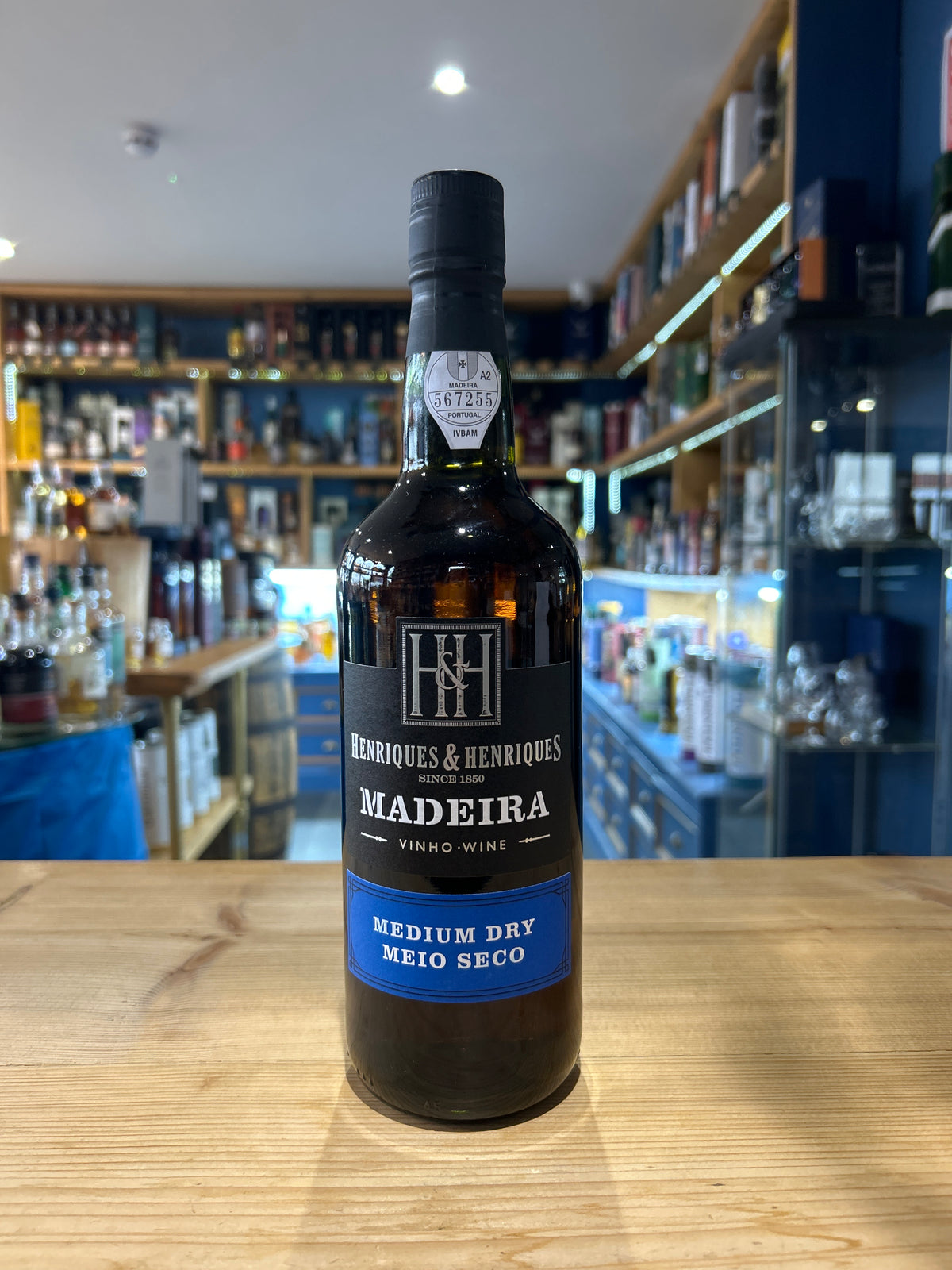 Henriques & Henriques Madeira Medium Dry Meio Seco 75cl 19%