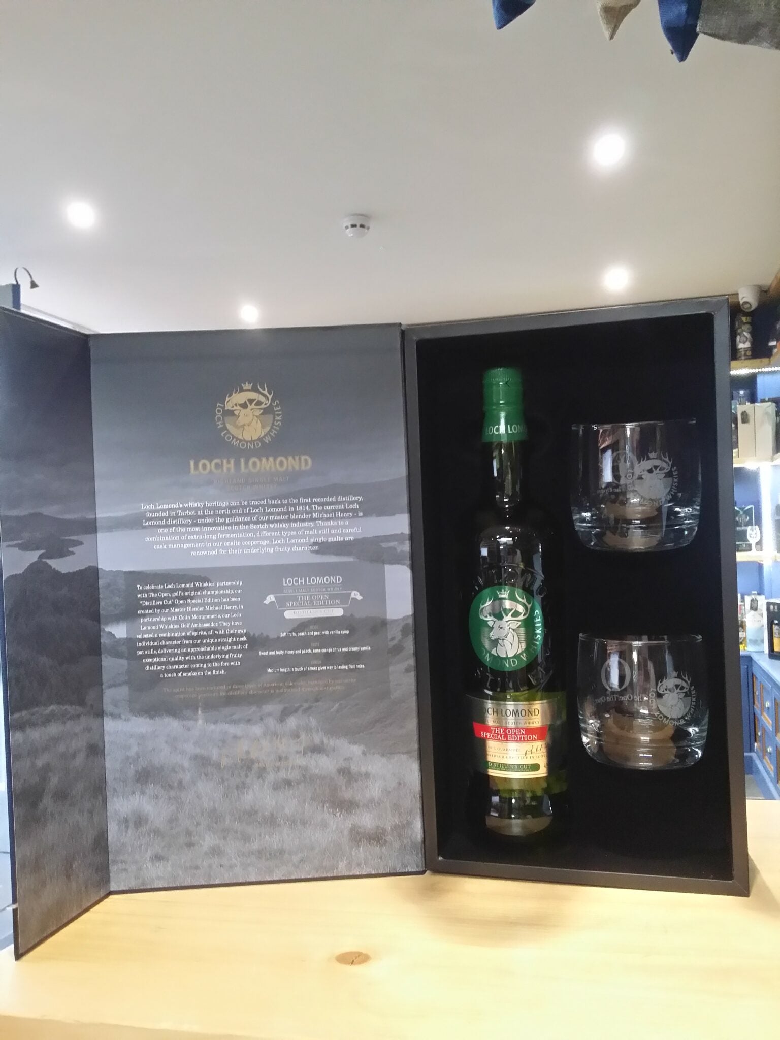 Loch Lomond The Open Special Edition Distiller's Cut Gift Pack with 2x Glasses 70cl 46%