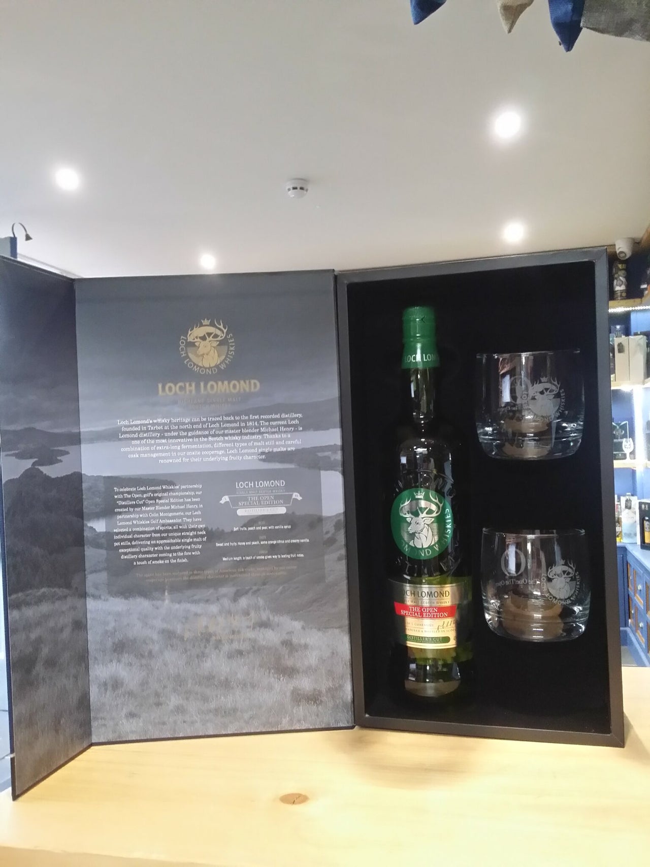 Loch Lomond The Open Special Edition Distiller's Cut Gift Pack with 2x Glasses 70cl 46%