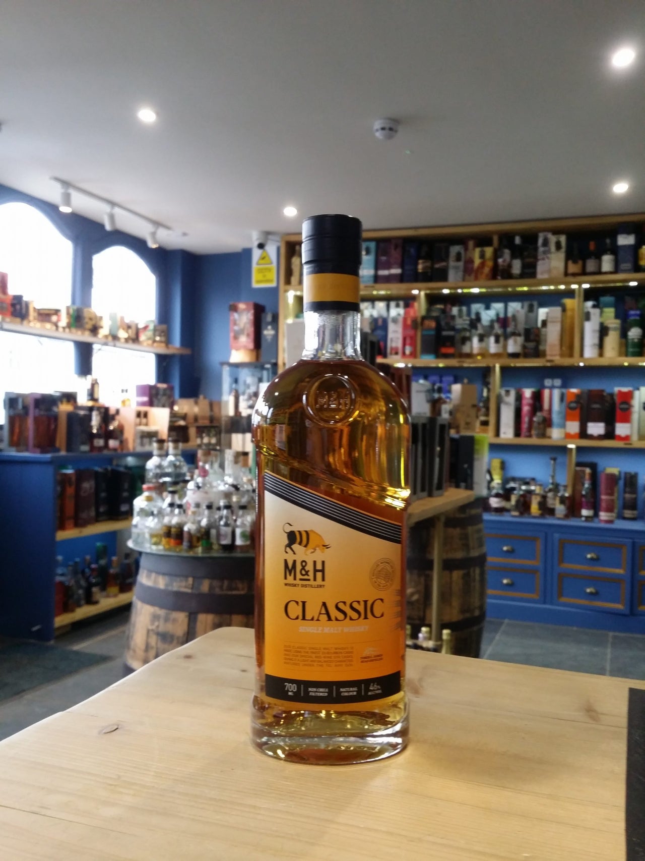 Isla's Bar - M&H Classic Single Malt Whisky 46% 2.5cl